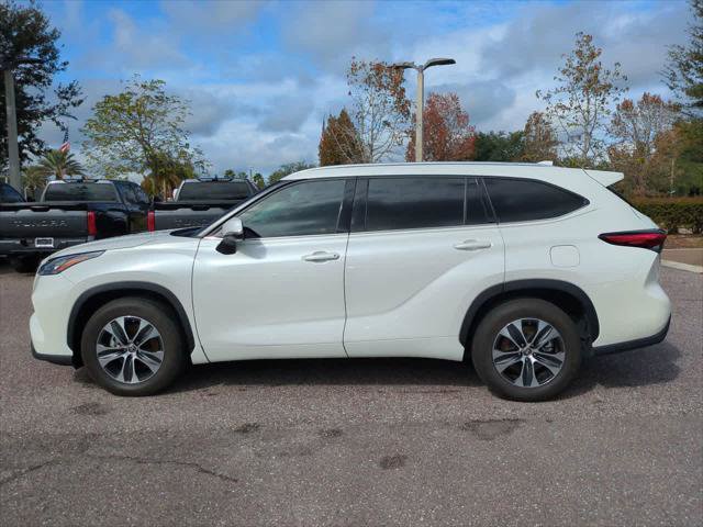 Certified 2020 Toyota Highlander XLE image 3
