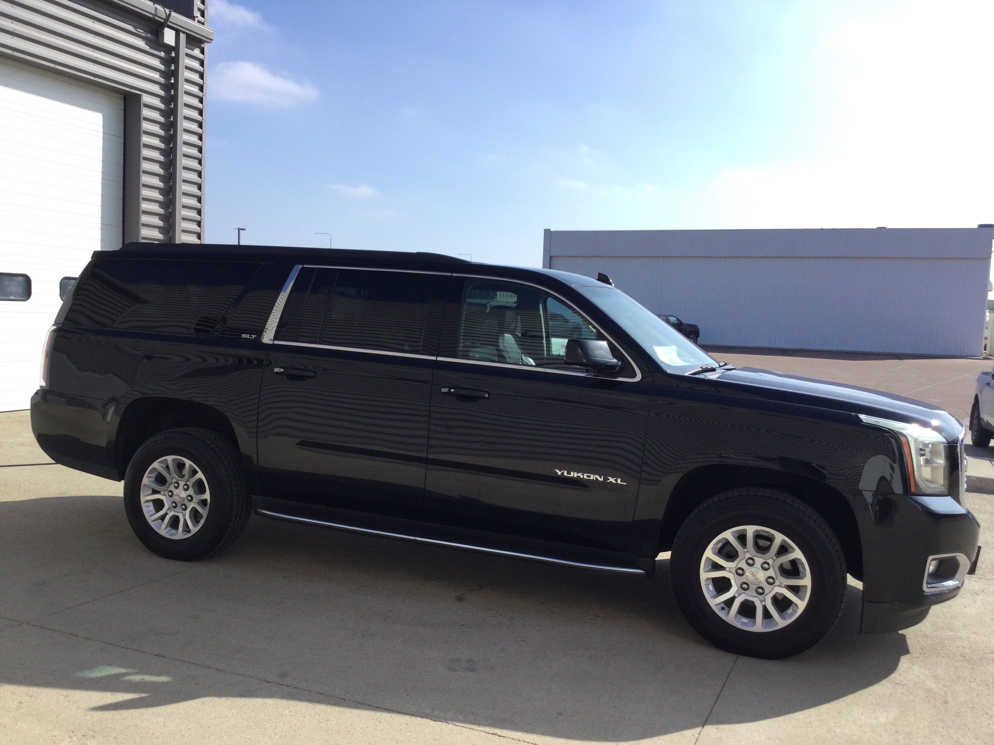 Used 2018 GMC Yukon XL SLT image 3