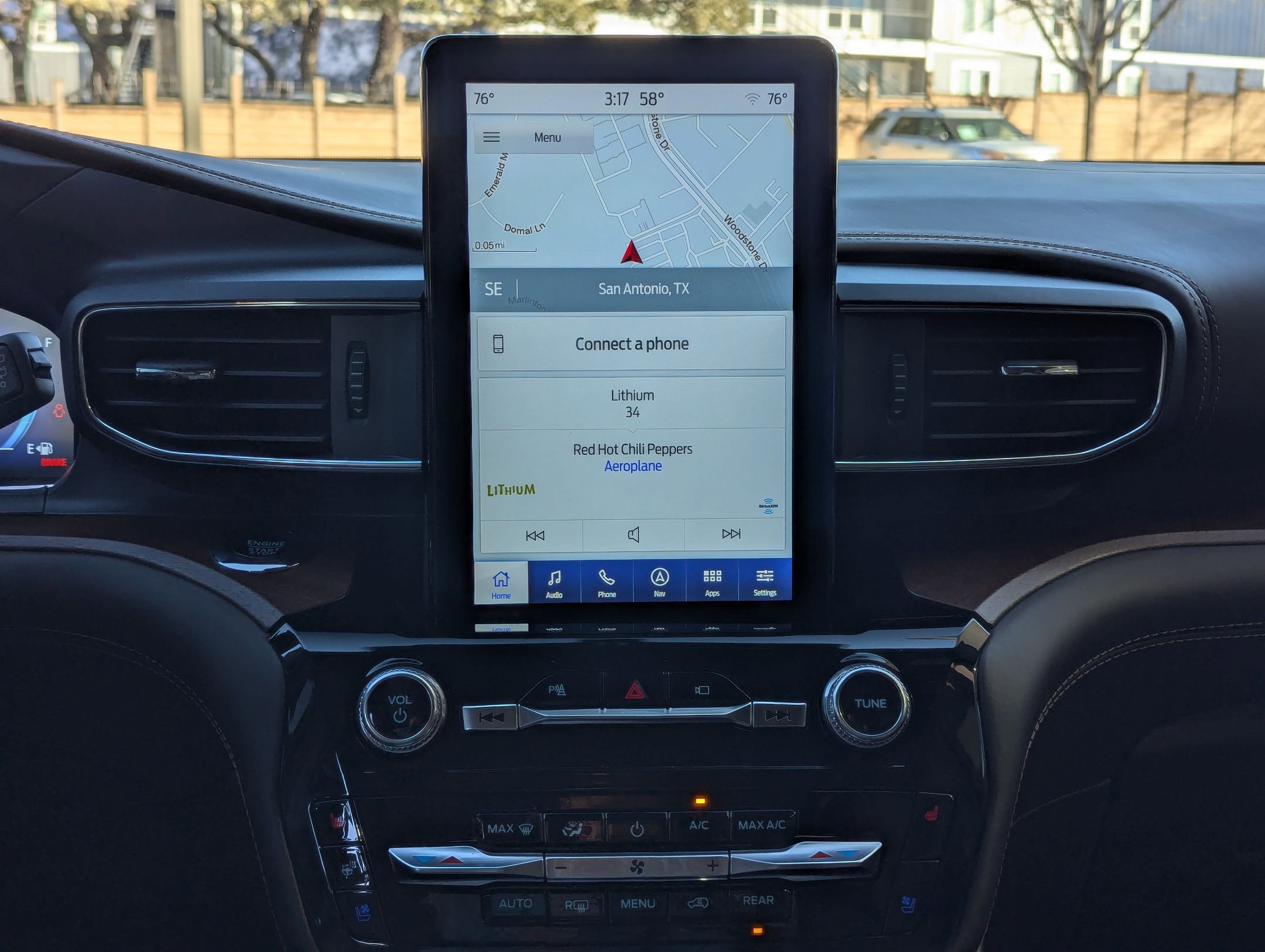 Used 2023 Ford Explorer King Ranch w/ Technology Package image 19