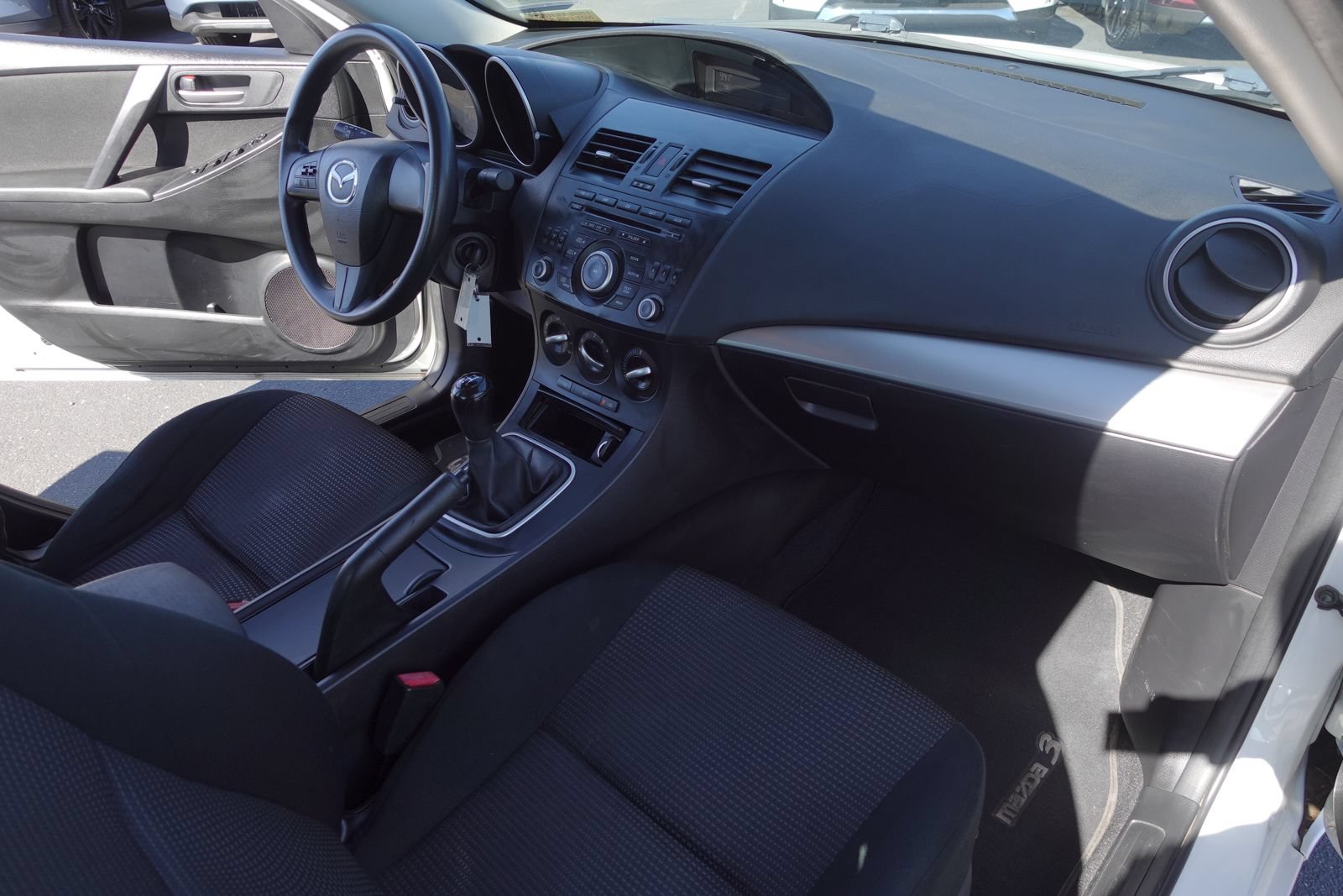 Used 2013 MAZDA MAZDA3 i SV FWD image 11