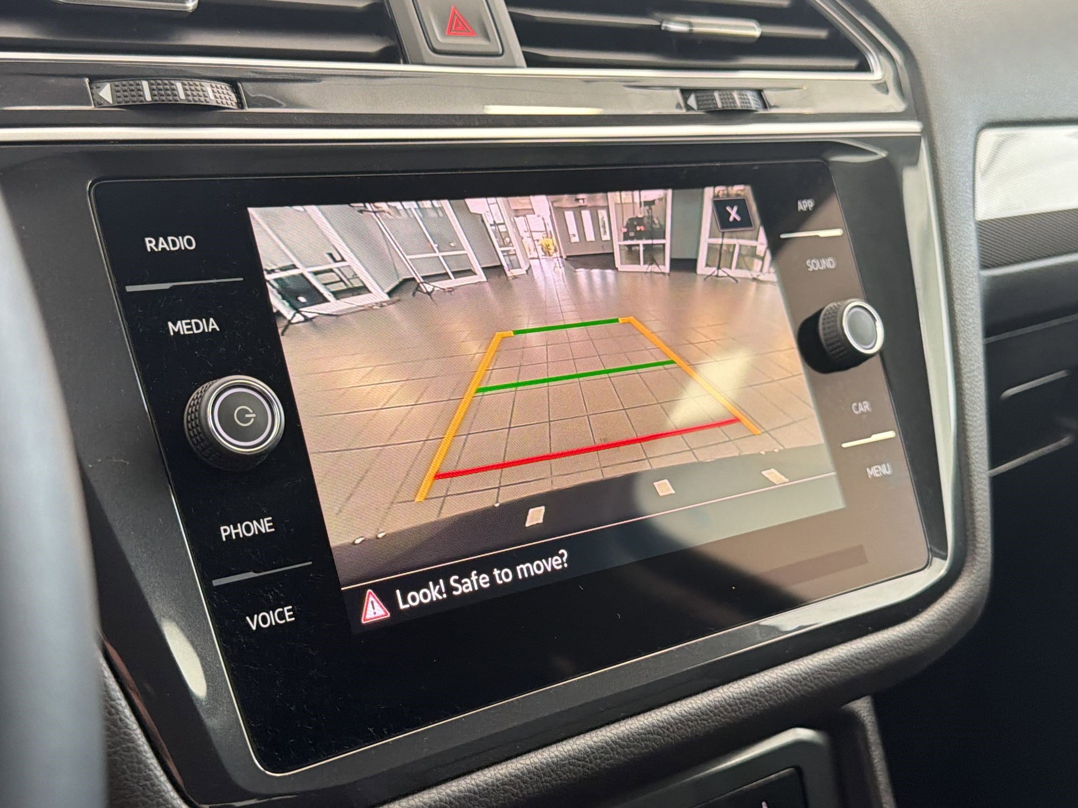 Certified 2024 Volkswagen Tiguan SE image 24