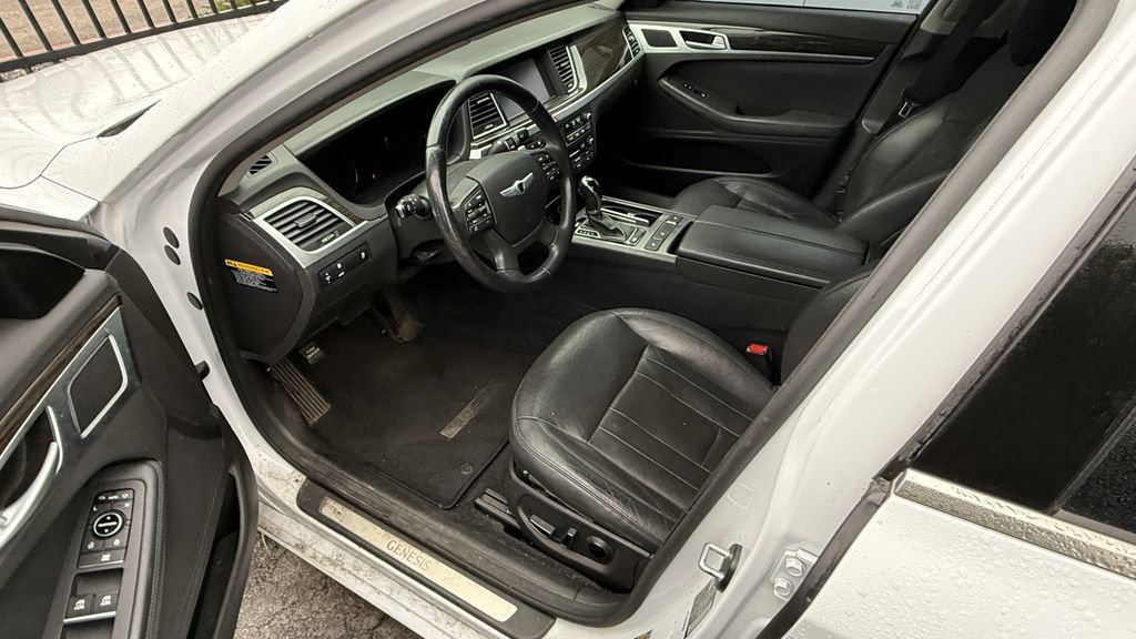 Used 2015 Hyundai Genesis 3.8 AWD/4WD image 3