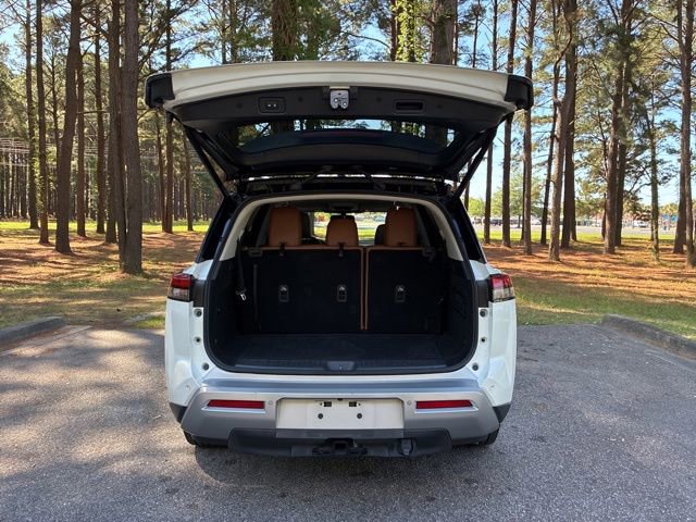 Used 2022 Nissan Pathfinder Platinum w/ Lighting Package (N93) AWD/4WD image 18