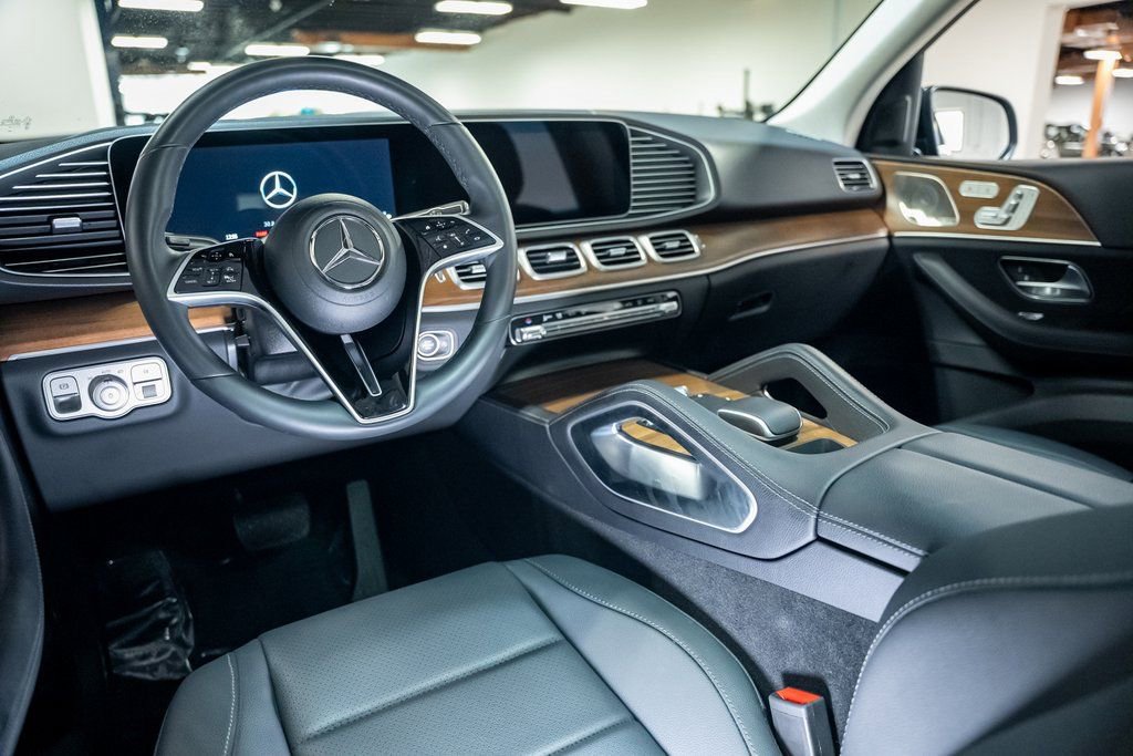 Used 2024 Mercedes-Benz GLE 350 4MATIC w/ AMG Line Exterior image 41