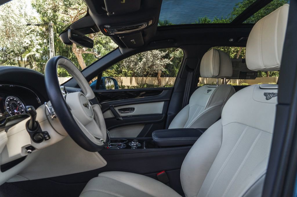 Used 2020 Bentley Bentayga image 14