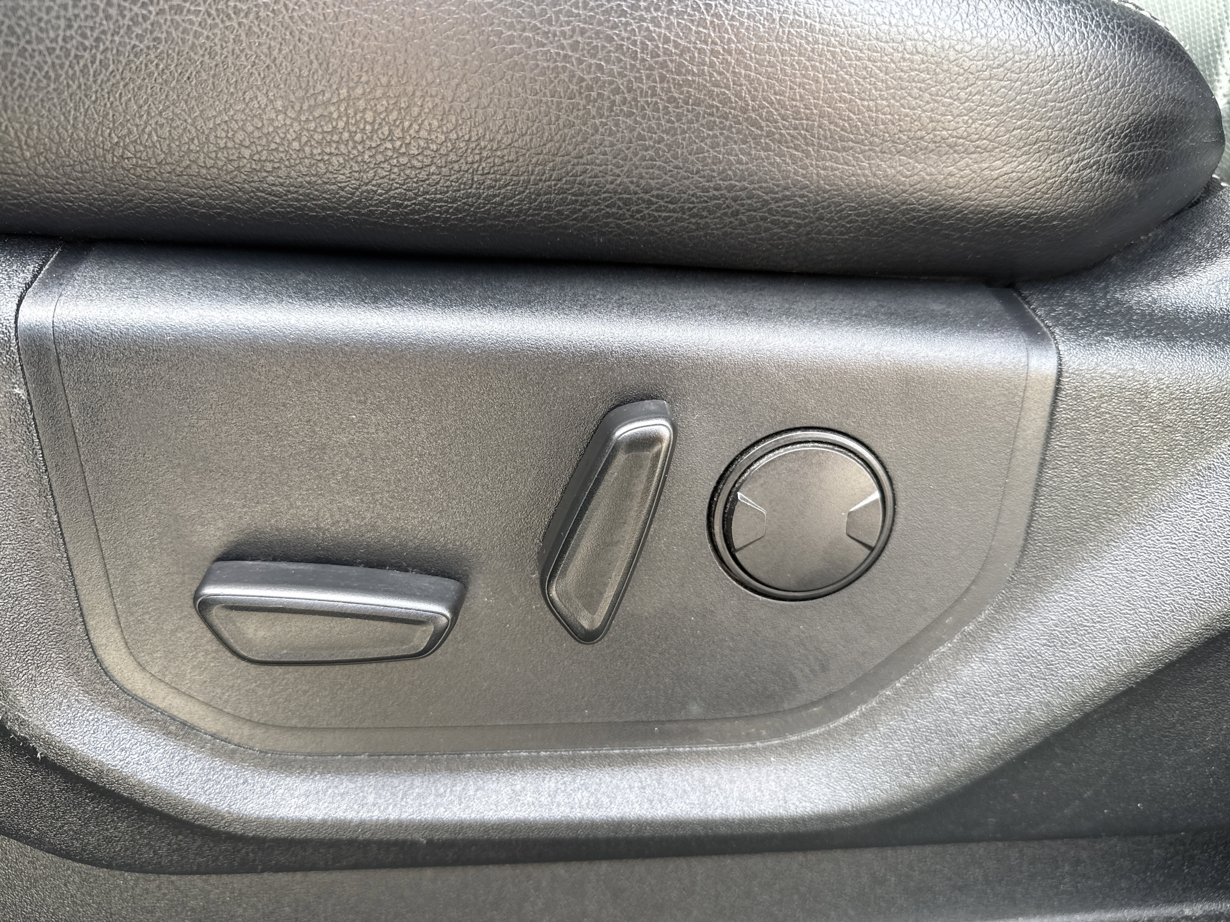 Used 2019 Ford F150 Lariat w/ Equipment Group 502A Luxury image 13