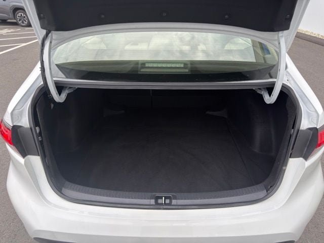 Used 2022 Toyota Corolla LE FWD image 25