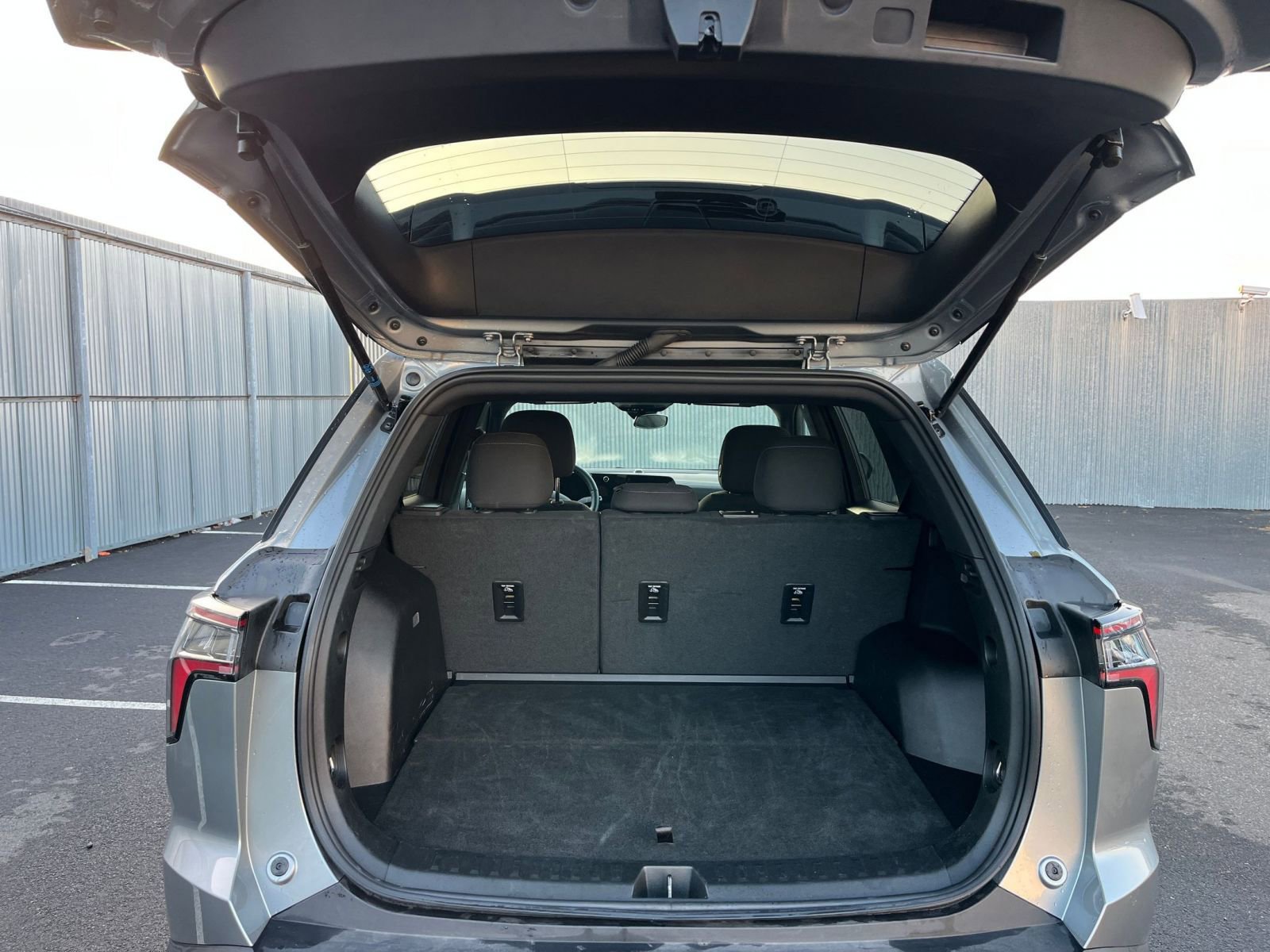 Used 2025 Chevrolet Equinox LT image 29