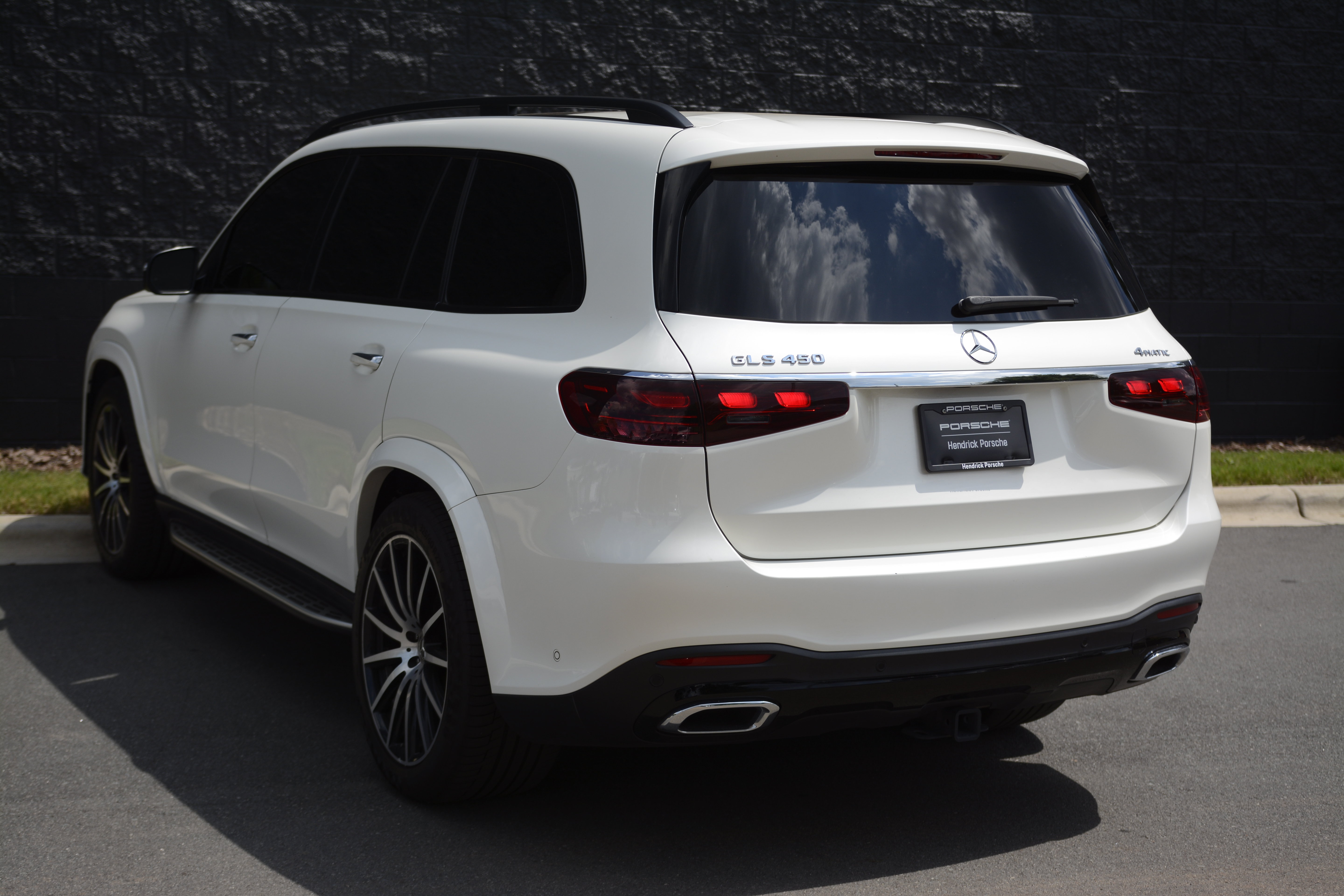 Used 2024 Mercedes-Benz GLS 450 4MATIC image 3