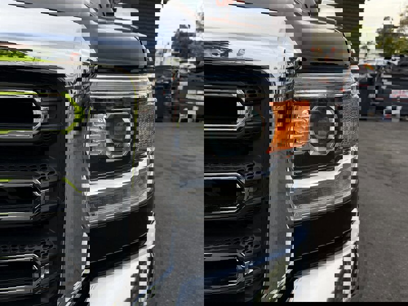 Used 2017 GMC Sierra 2500 SLT w/ Driver Alert Package image 6