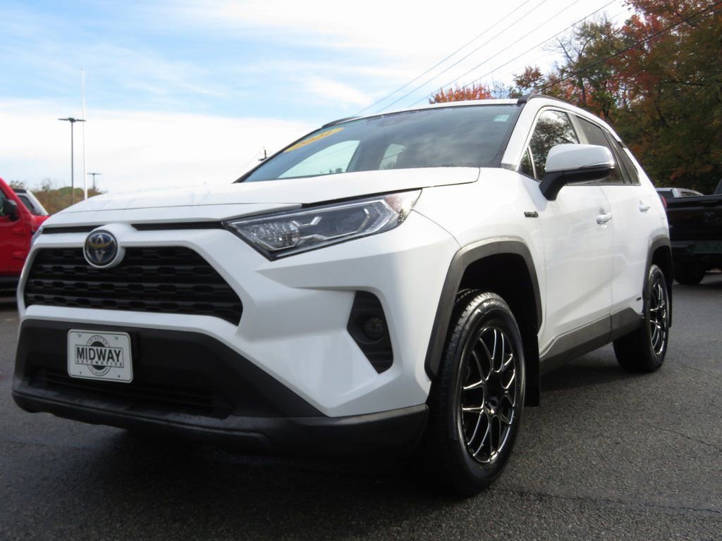 Used 2021 Toyota RAV4 XLE w/ Convenience Package image 1