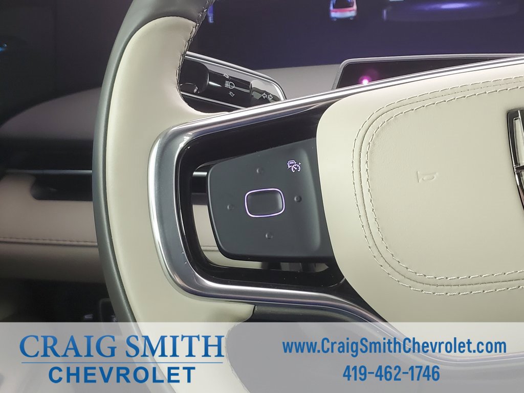 Used 2025 Lincoln Nautilus Premier image 14