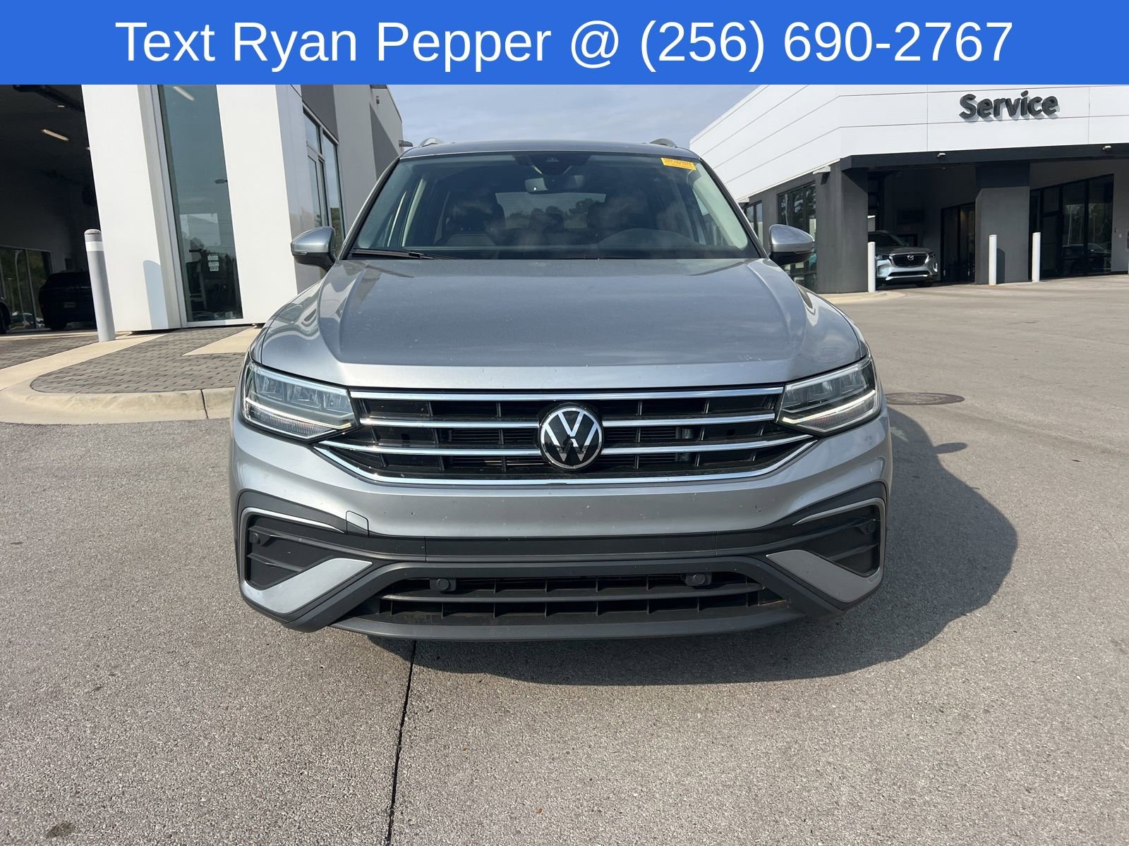 Certified 2024 Volkswagen Tiguan SE image 2