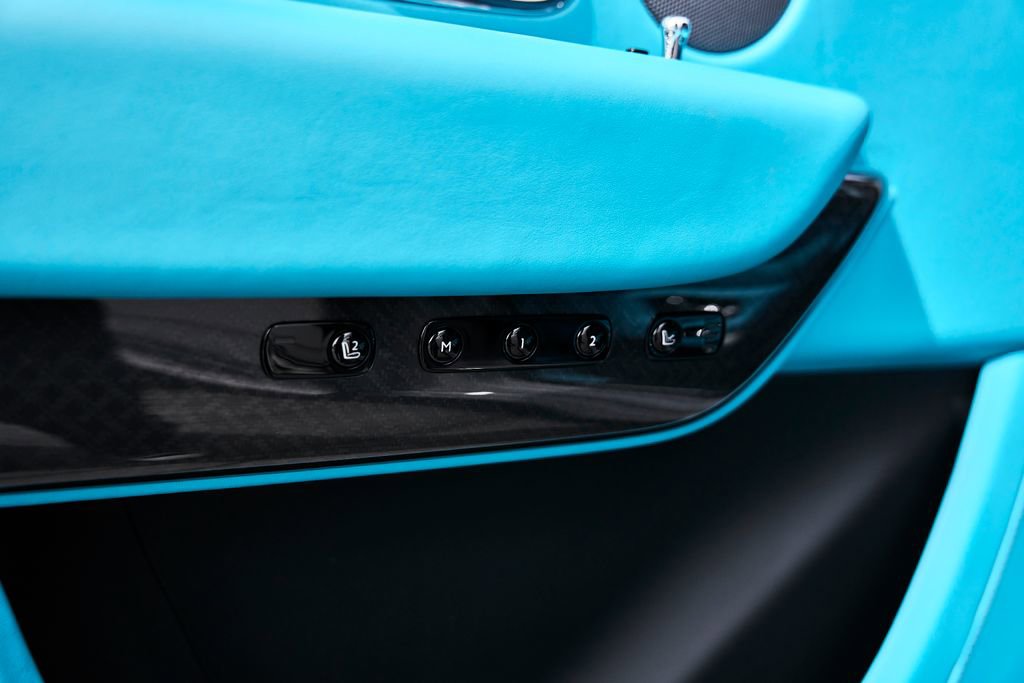 Used 2025 Rolls-Royce Cullinan Black Badge image 38