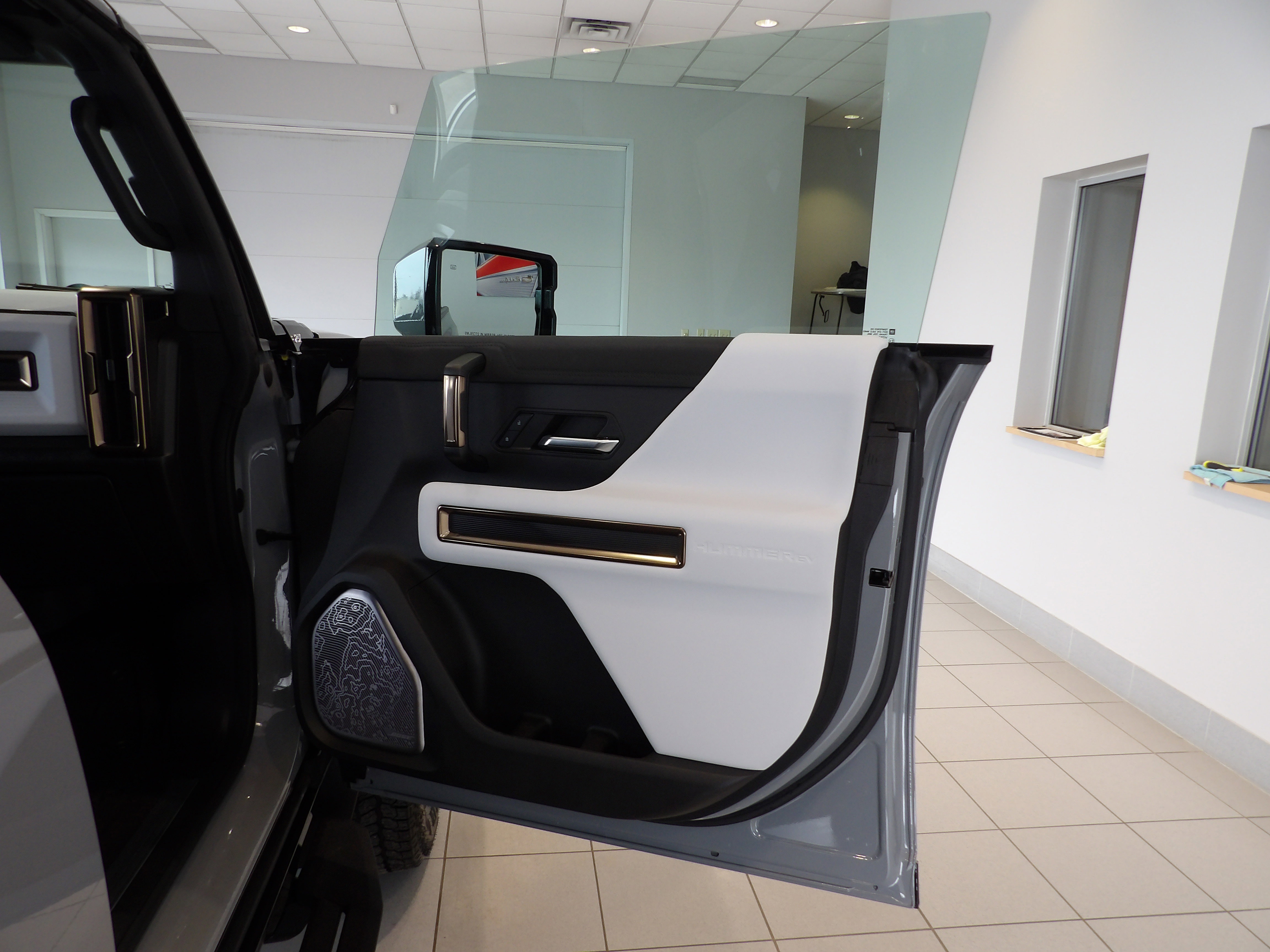 Used 2024 GMC Hummer EV 2X image 25