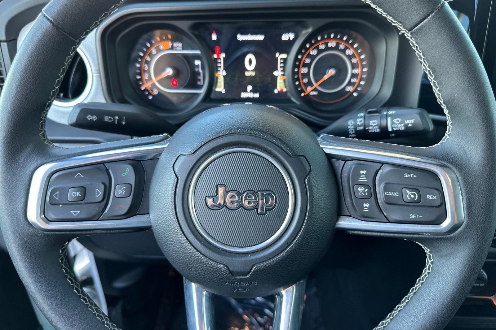 Used 2025 Jeep Wrangler Sahara image 23