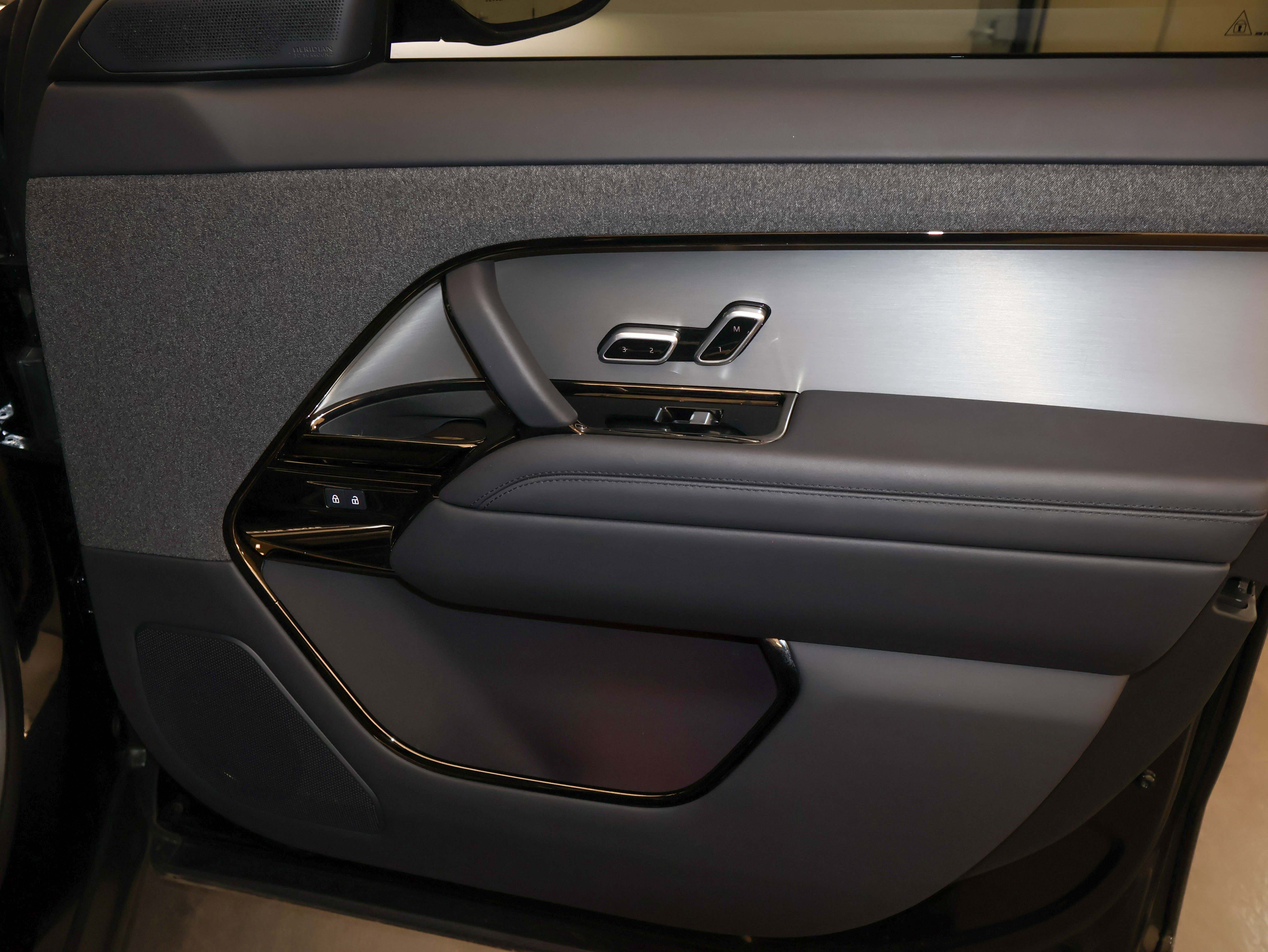 Used 2025 Land Rover Range Rover Sport Dynamic SE image 59