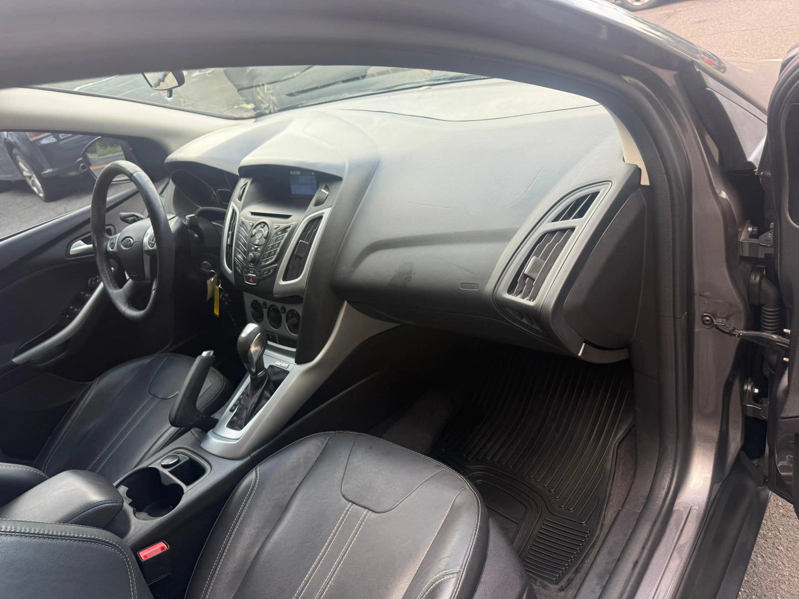 Used 2014 Ford Focus SE w/ Equipment Group 201A FWD image 11