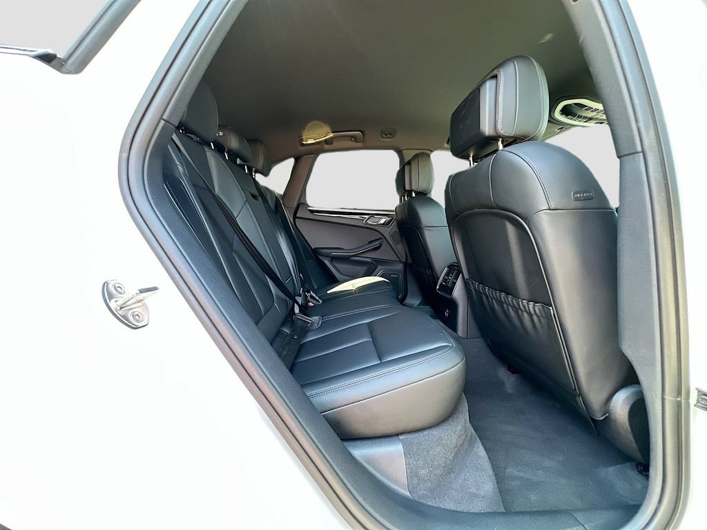 Certified 2025 Porsche Macan S AWD/4WD image 29