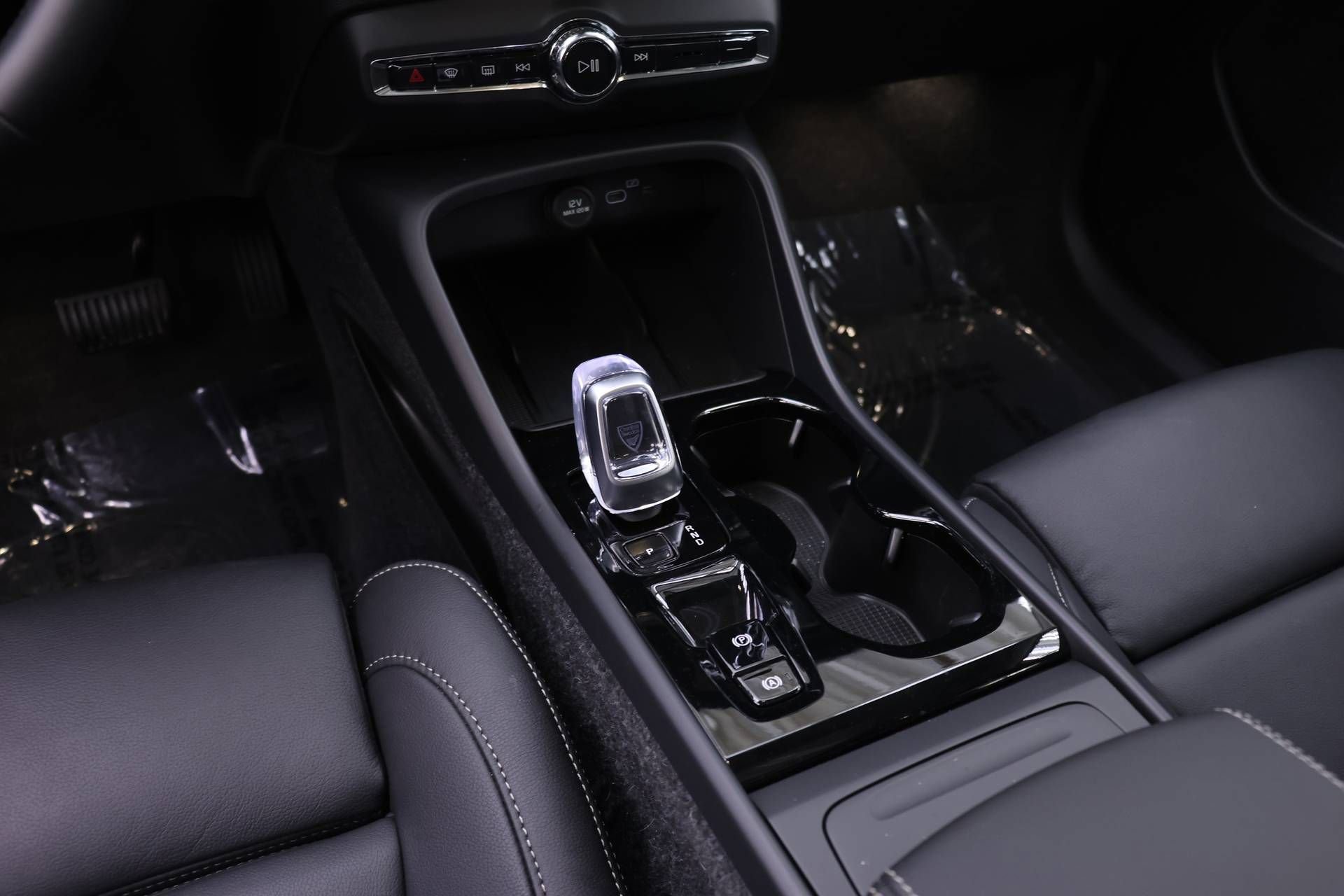 New 2026 Volvo XC40 B5 Plus AWD/4WD image 18