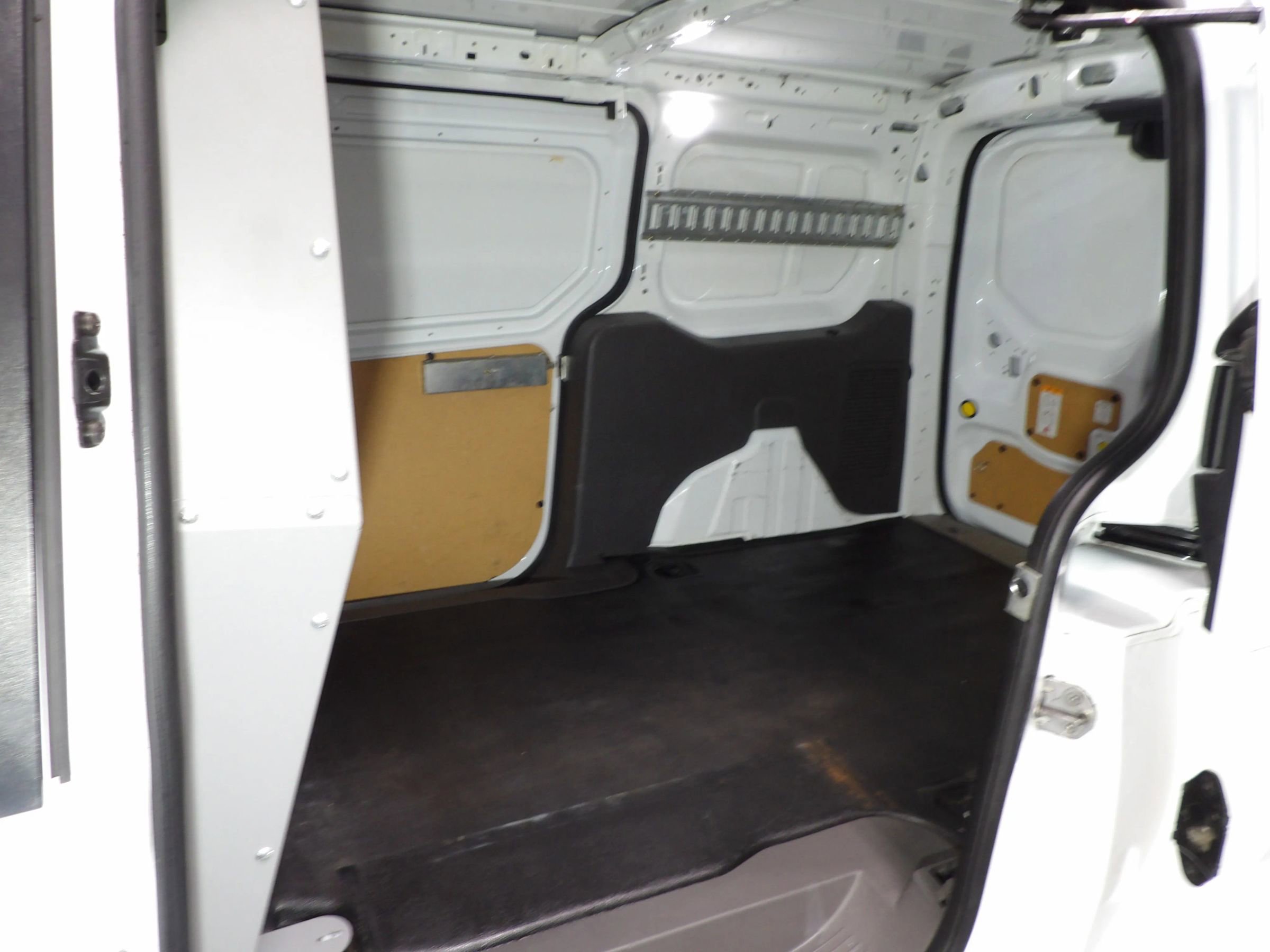 Used 2019 Ford Transit Connect XLT w/ Driver-Assist Package image 10