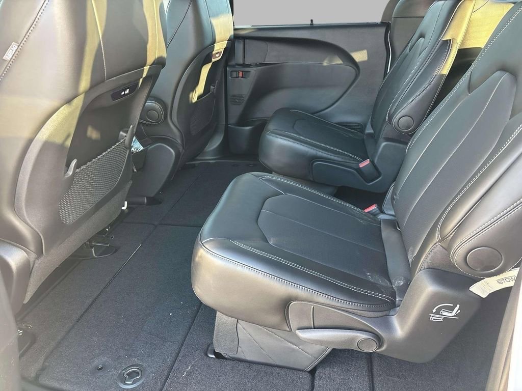 New 2026 Chrysler Pacifica Select FWD image 5
