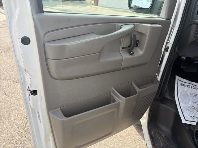 Used 2015 Chevrolet Express 2500 image 9