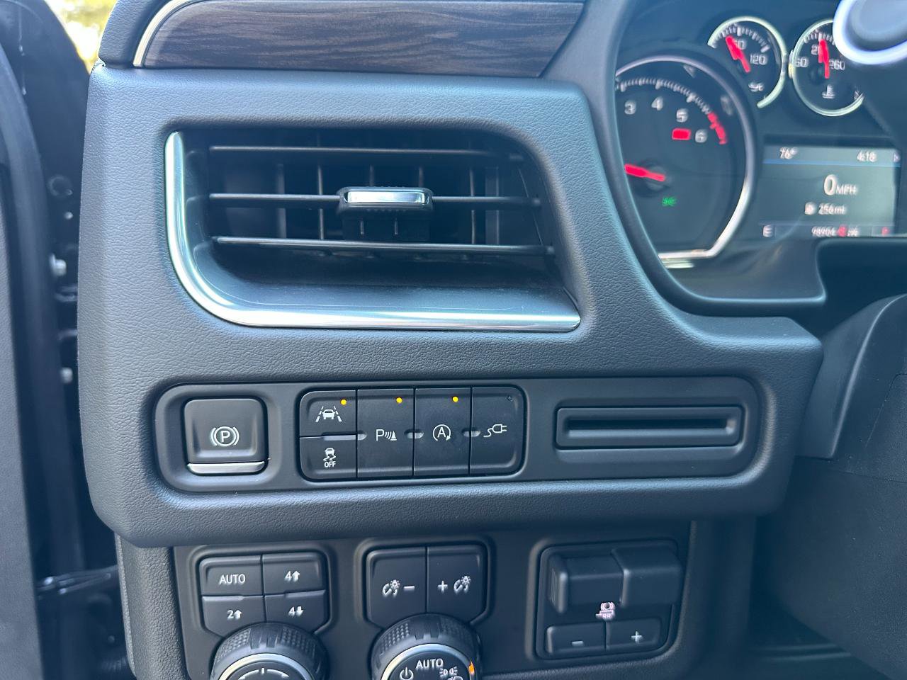 Used 2021 Chevrolet Tahoe LT w/ LT Signature Package image 43