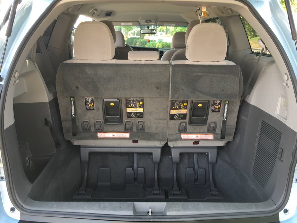 Used 2017 Toyota Sienna LE FWD image 28