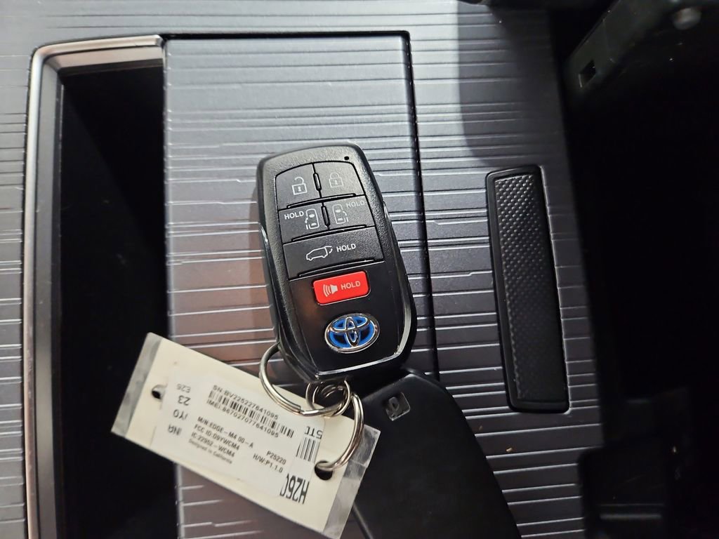 Used 2023 Toyota Sienna XSE FWD image 30