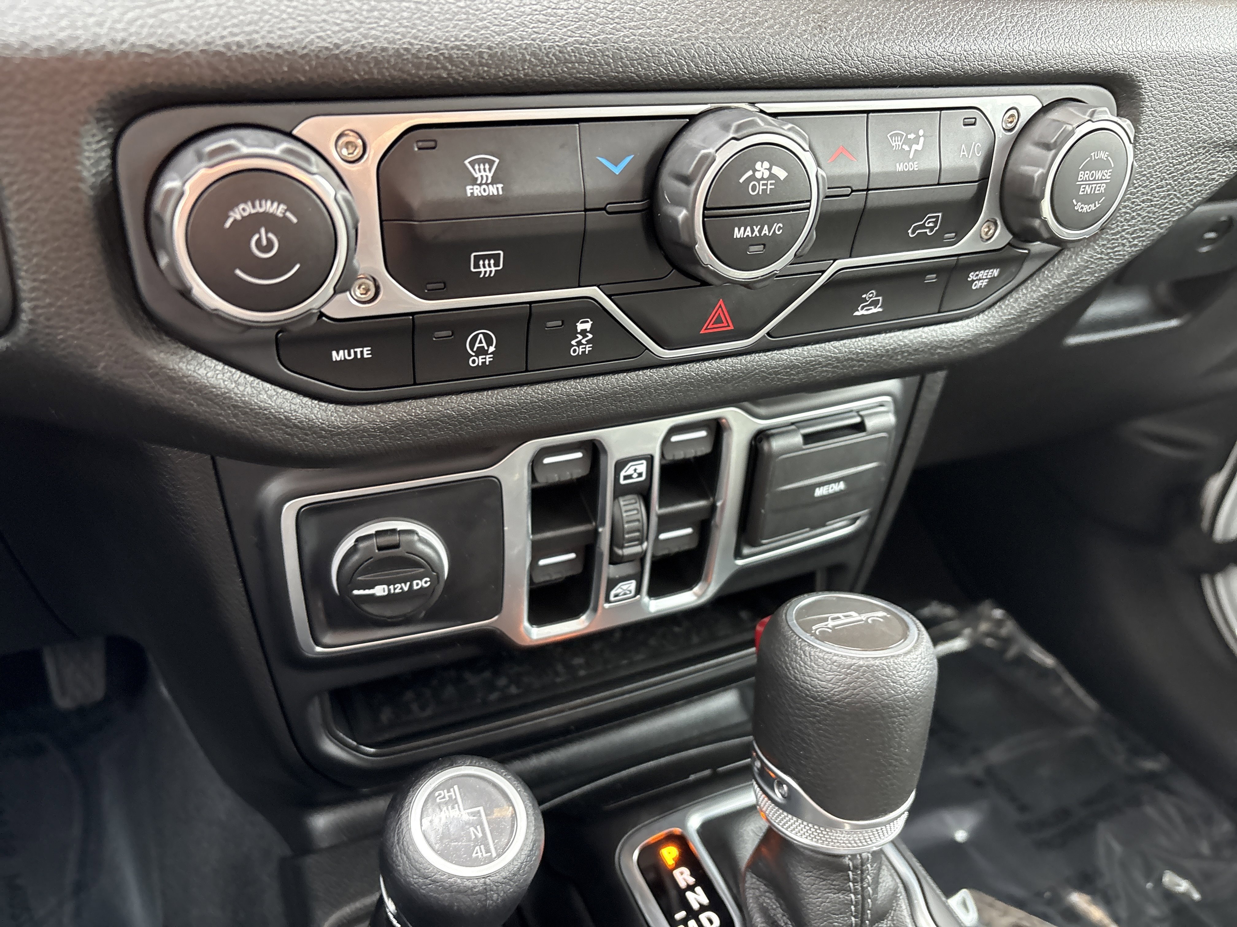 Certified 2025 Jeep Gladiator Nighthawk image 31