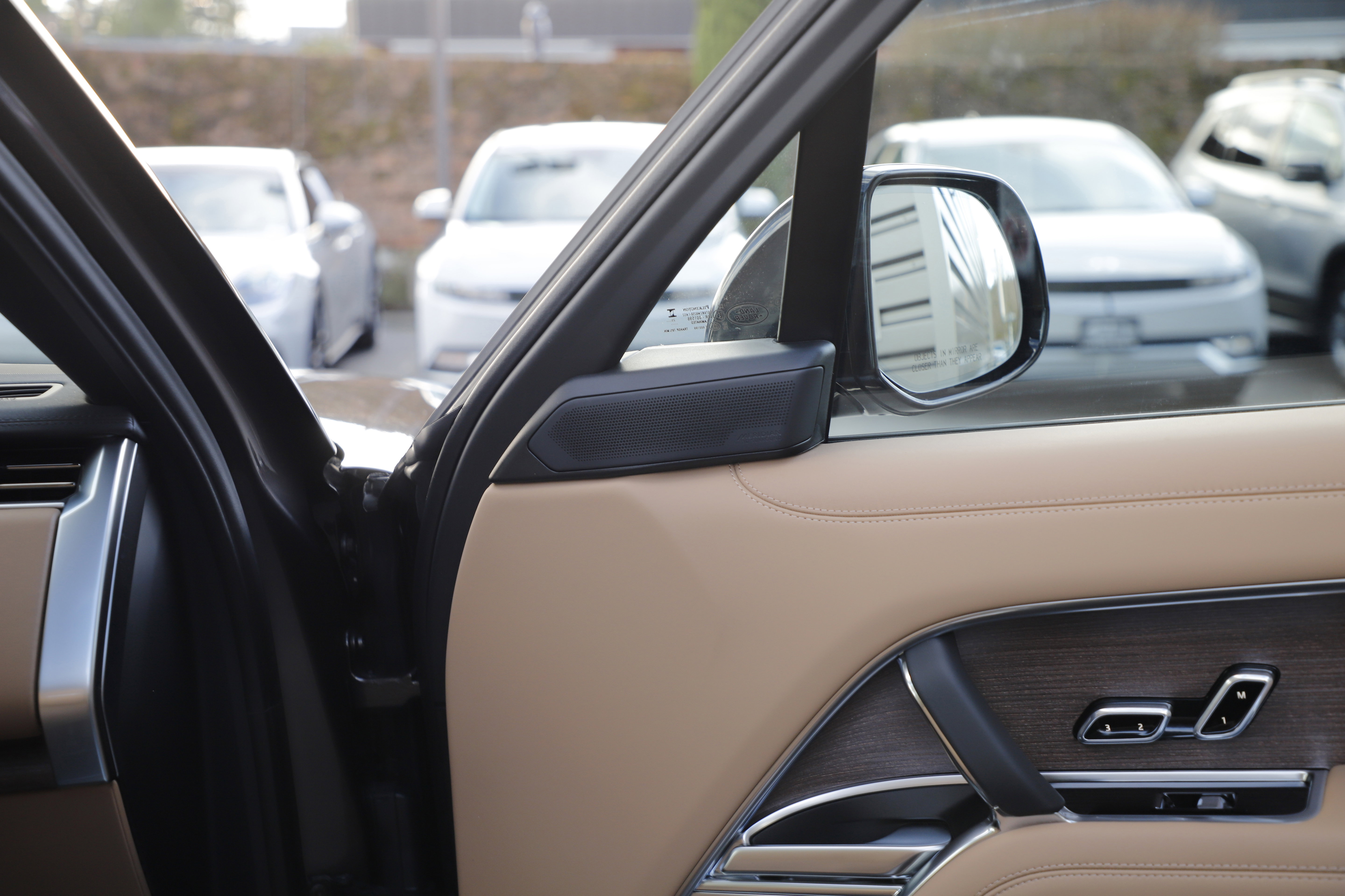 New 2026 Land Rover Range Rover SE image 8