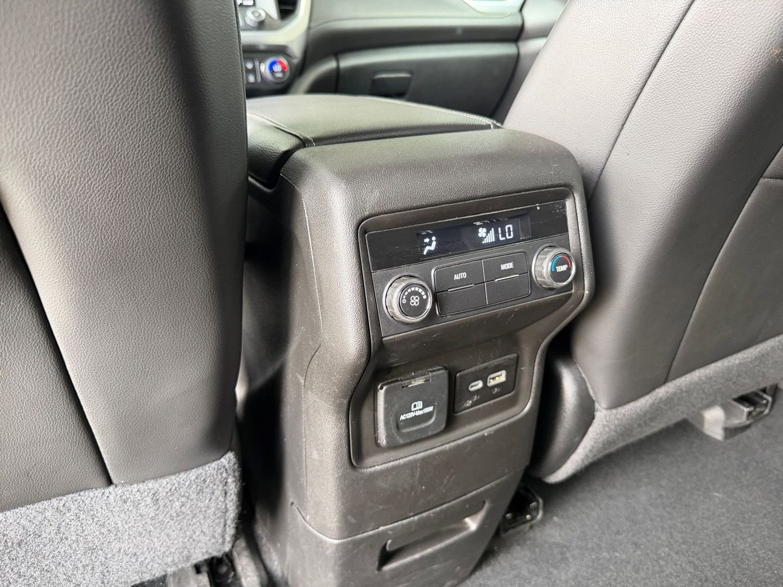 Used 2023 GMC Acadia SLT FWD image 24