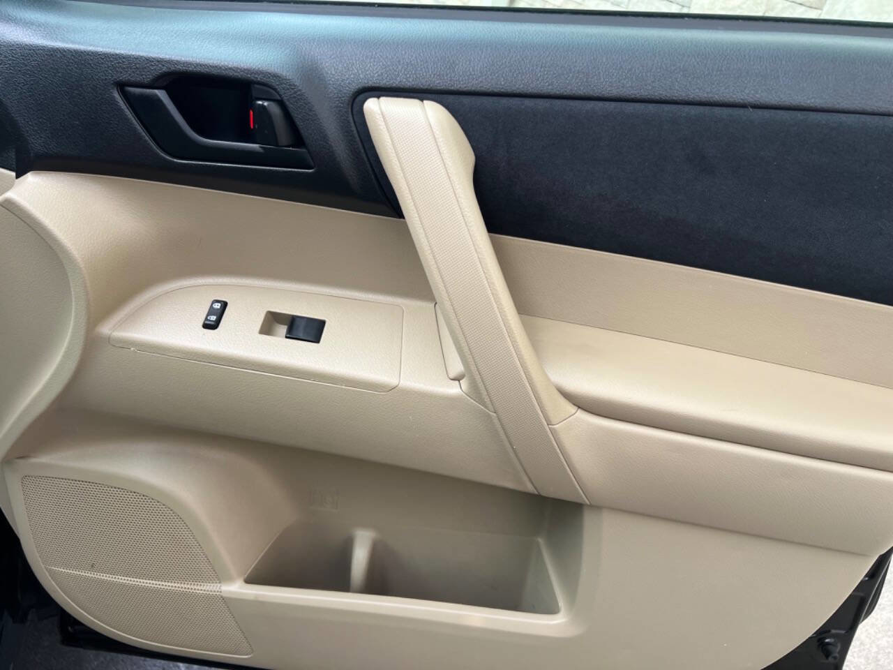 Used 2011 Toyota Highlander 2WD image 12