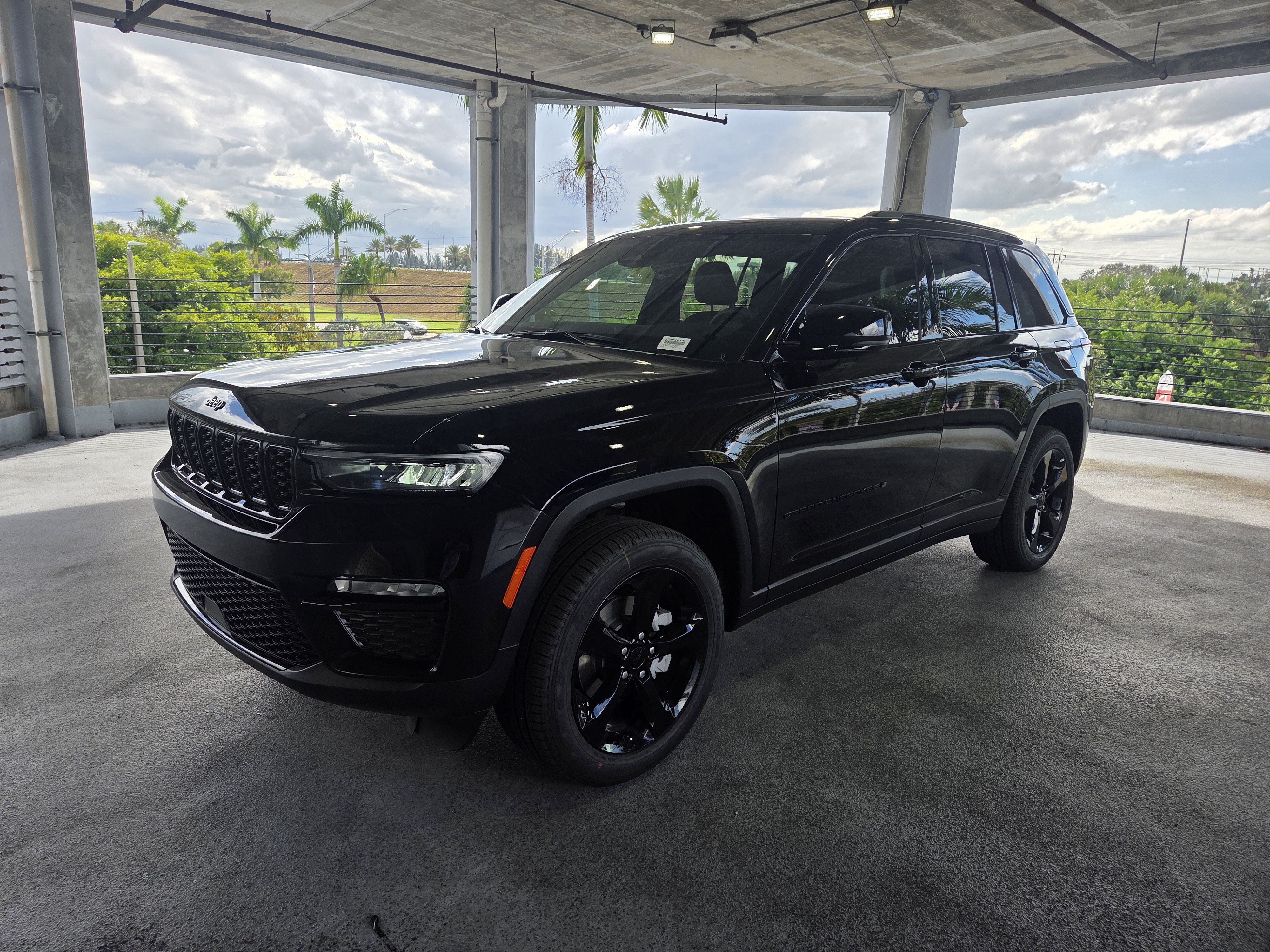 New 2025 Jeep Grand Cherokee Limited w/ Black Appearance Package RWD image 9