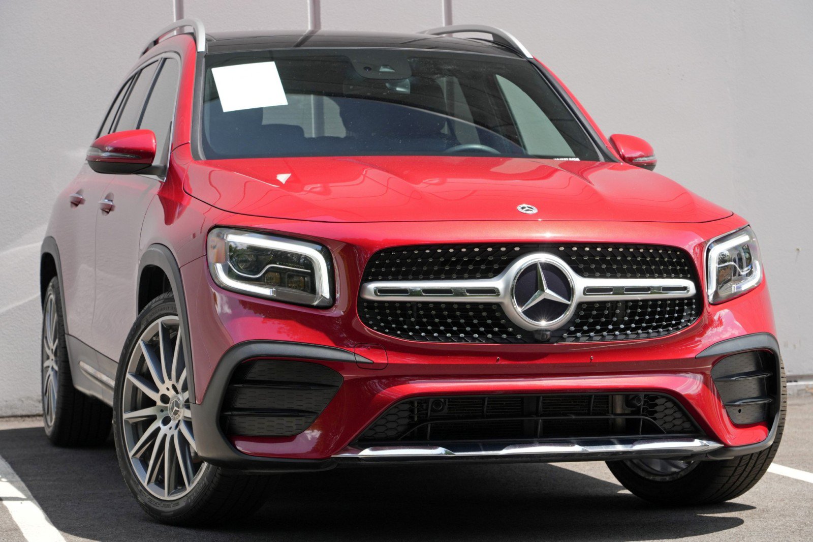 Used 2022 Mercedes-Benz GLB 250 w/ AMG Line image 2