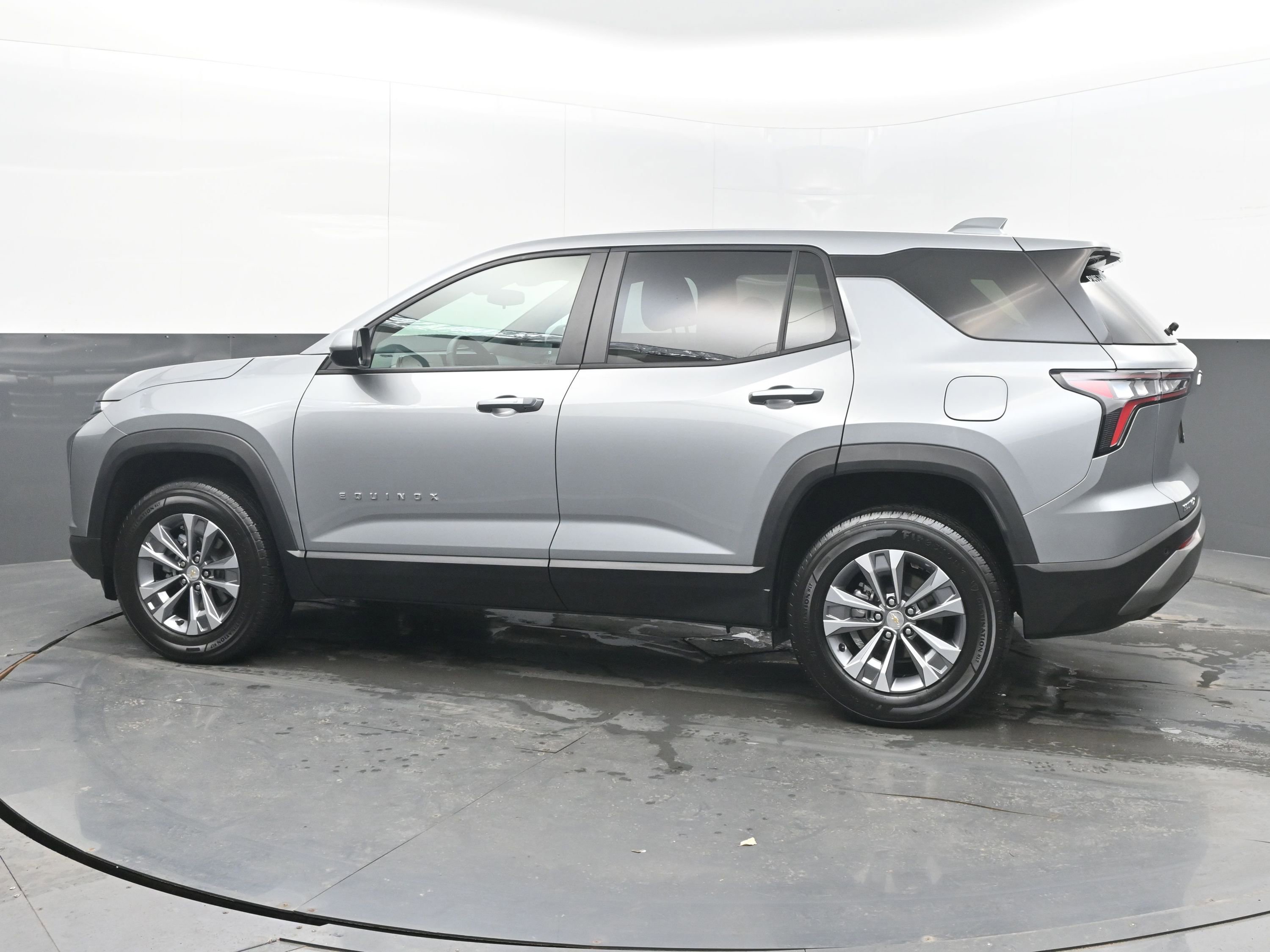 Used 2025 Chevrolet Equinox LT image 7