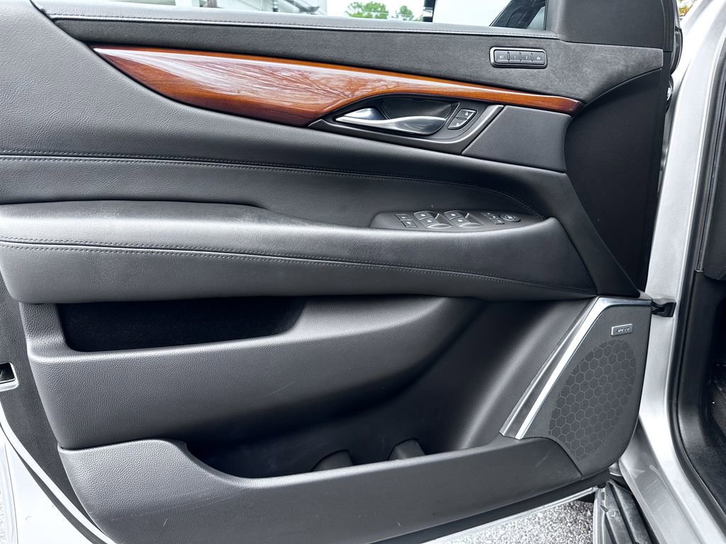 Used 2020 Cadillac Escalade Luxury image 29