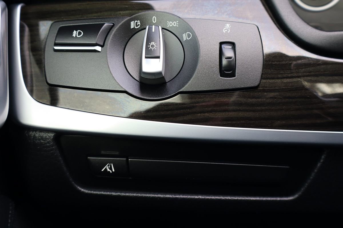 Used 2013 BMW 550i xDrive Sedan image 29