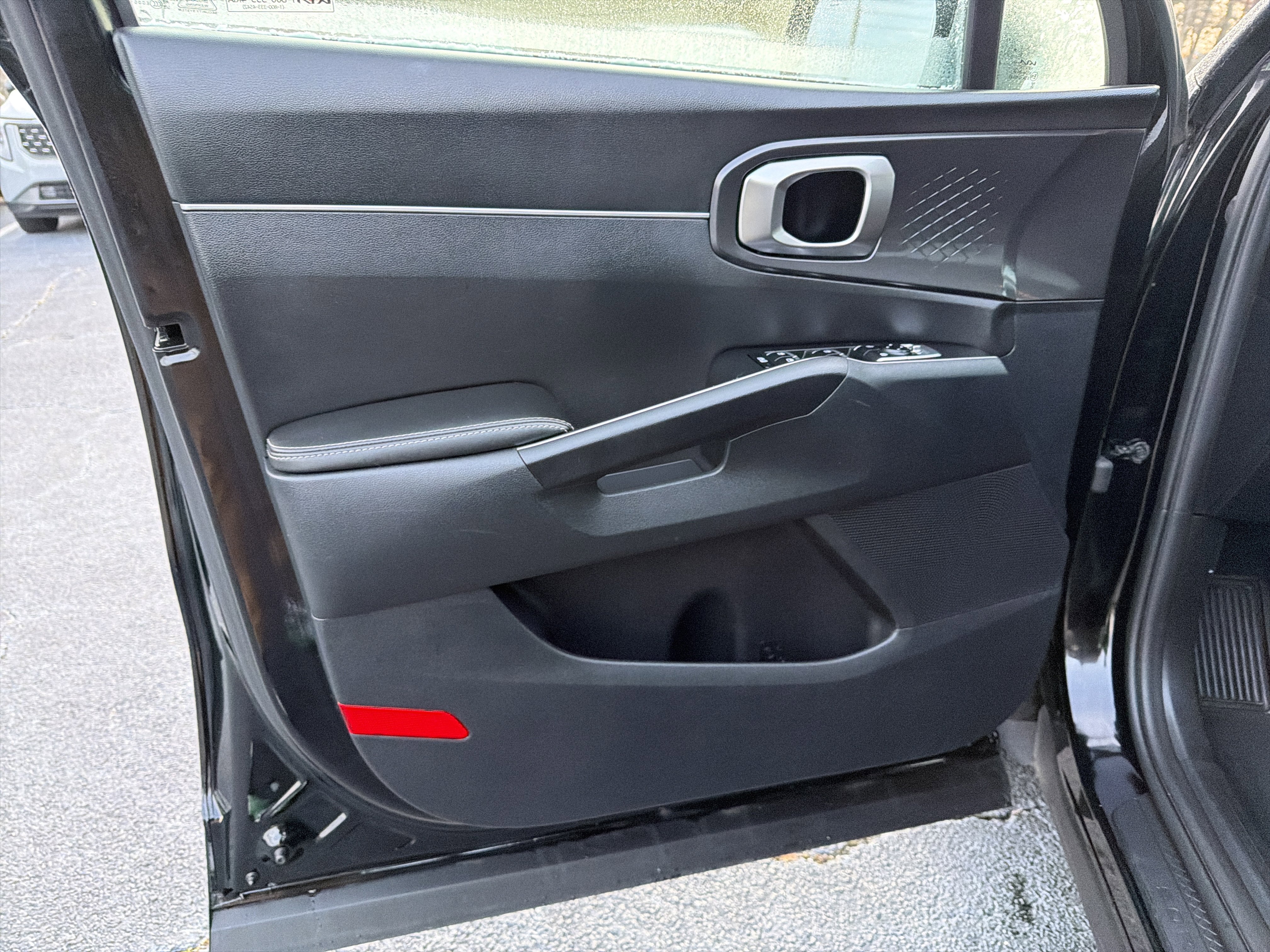 Used 2023 Kia Sorento LX image 10