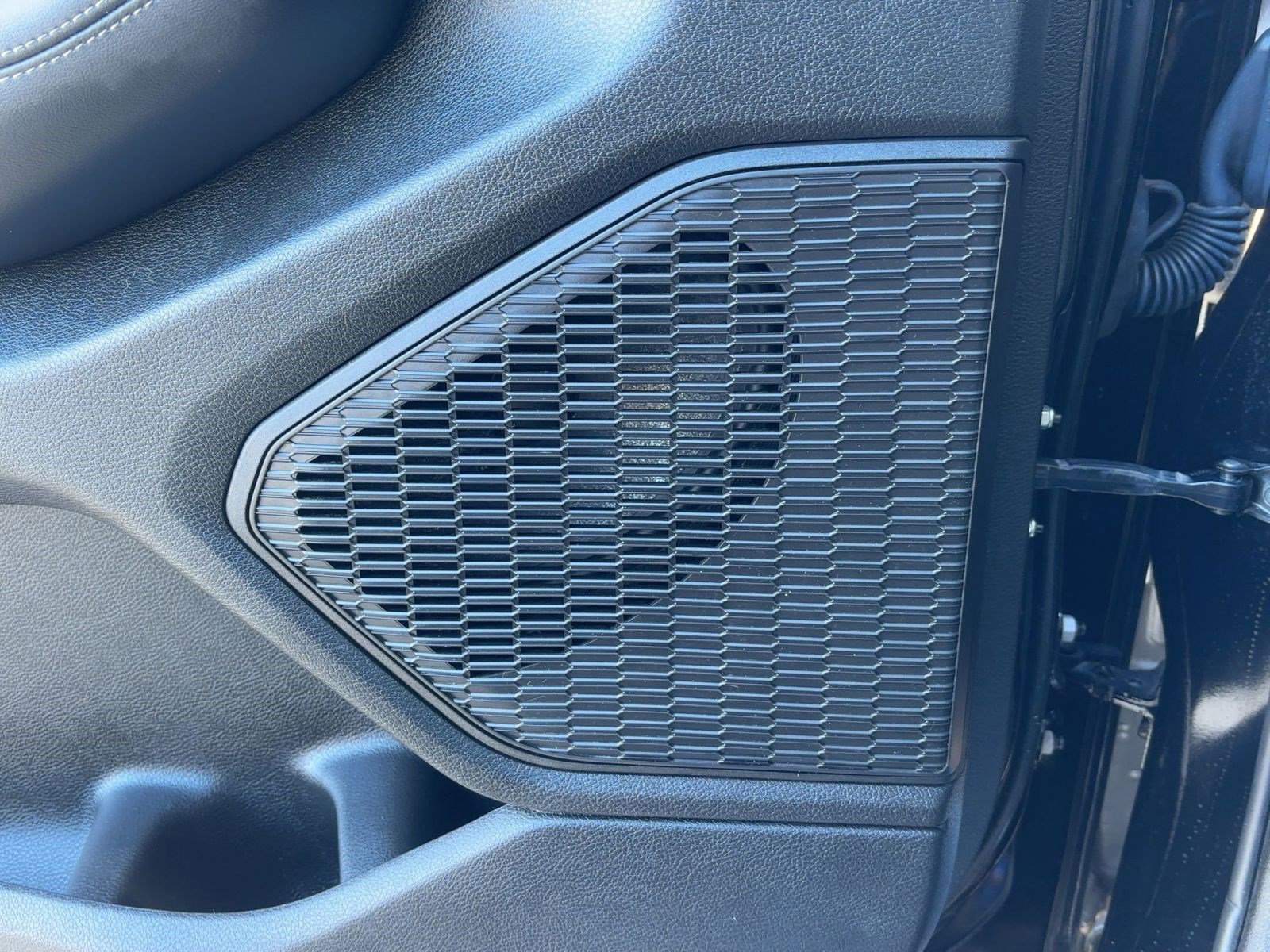 Used 2025 Jeep Grand Cherokee Limited w/ Black Appearance Package image 22