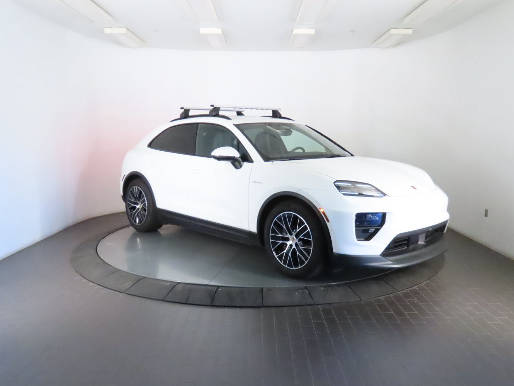 Certified 2025 Porsche Macan Electric w/ Premium Package RWD image 9