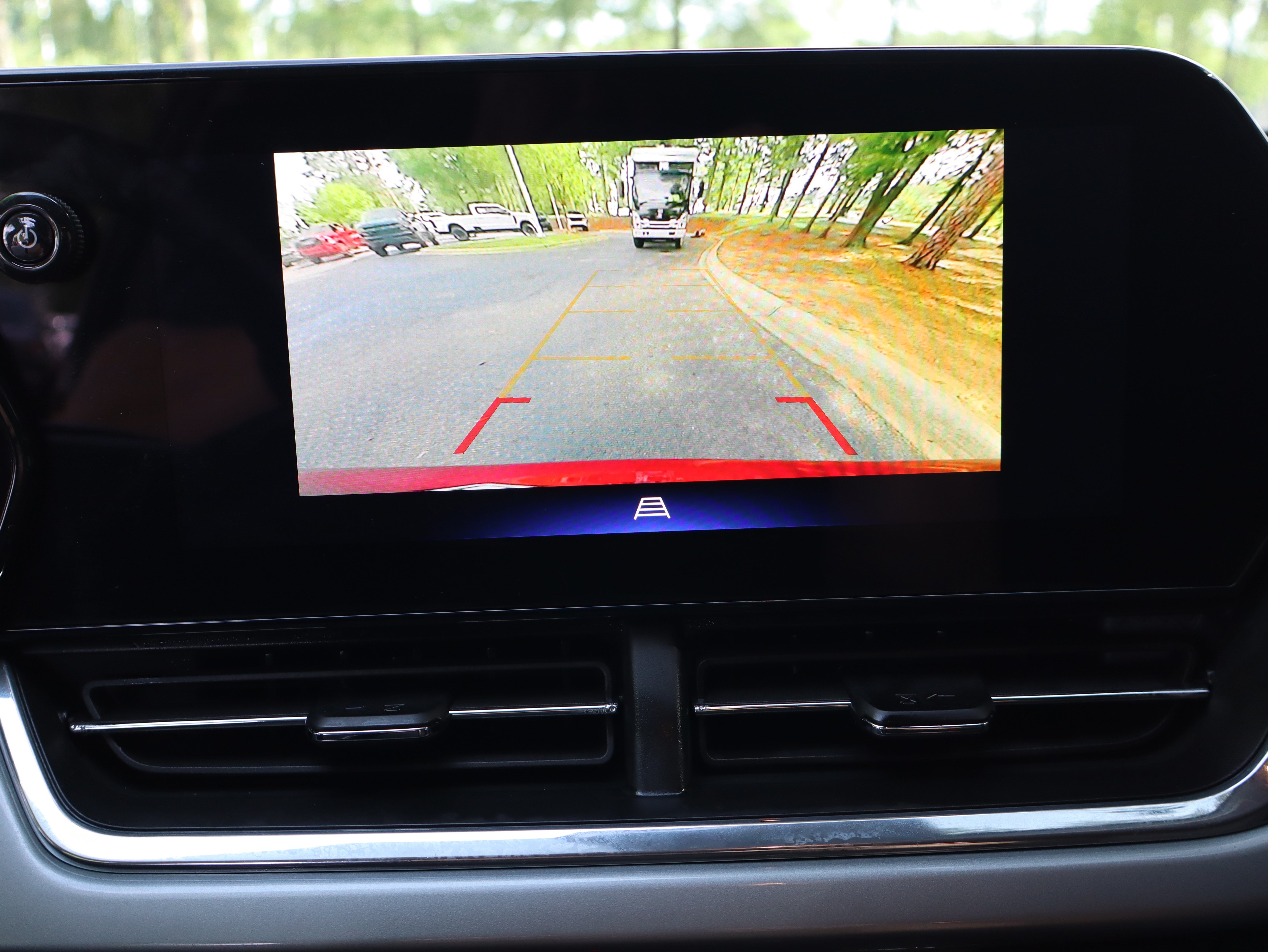 Used 2025 Chevrolet Trax LT w/ Driver Confidence Package FWD image 32