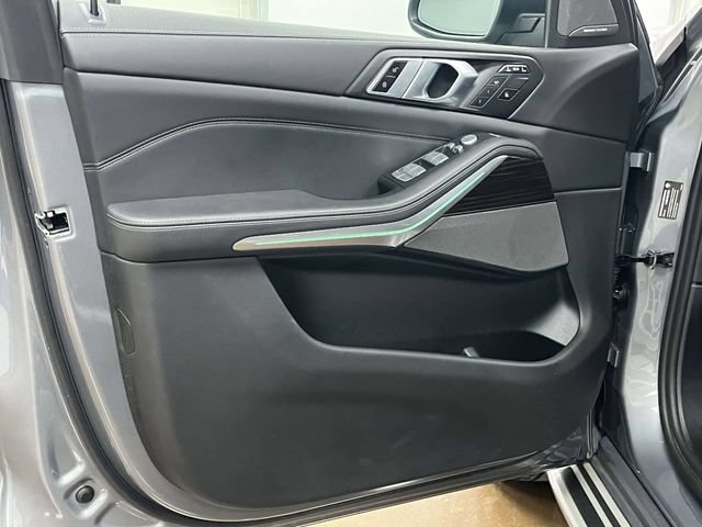 Used 2025 BMW X7 xDrive40i w/ Premium Package AWD/4WD image 16