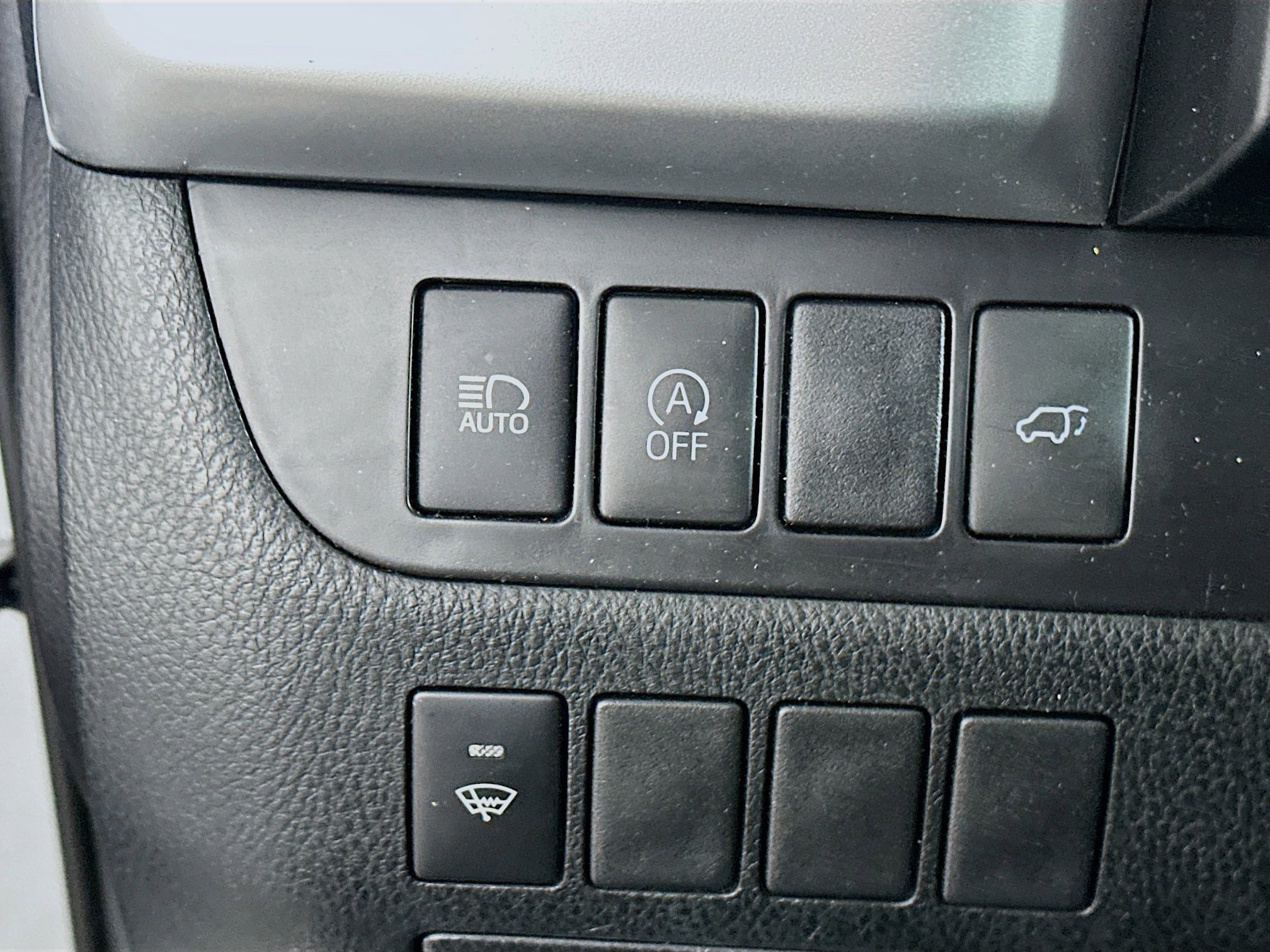 Used 2019 Toyota Highlander XLE FWD image 17