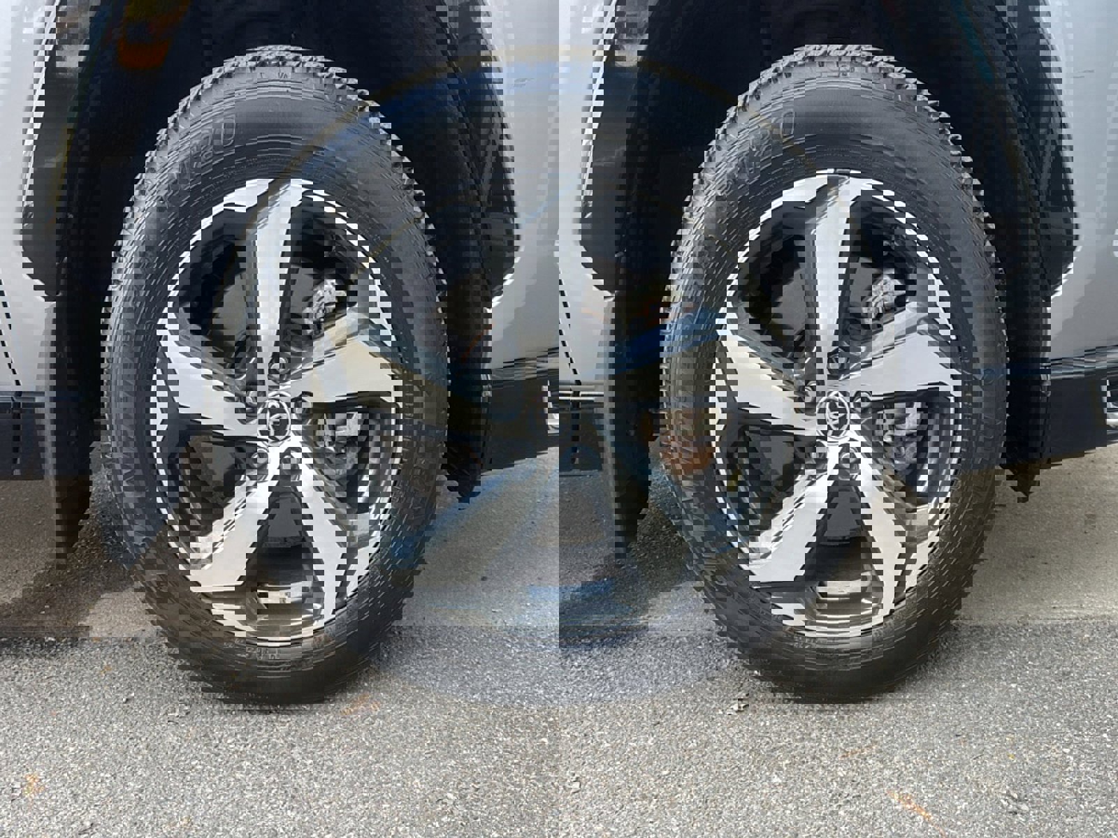 Used 2022 Toyota RAV4 SE w/ Weather & Moonroof Package image 48