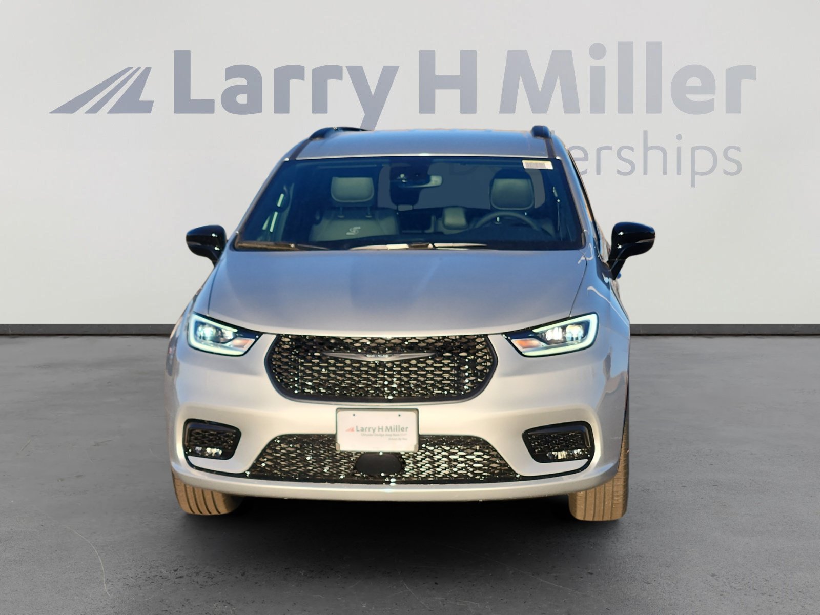 New 2026 Chrysler Pacifica Select w/ S Appearance Package AWD/4WD image 9