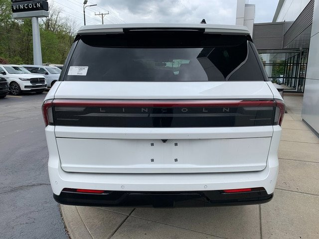 New 2026 Lincoln Navigator L Reserve w/ Jet Appearance Package AWD/4WD image 11