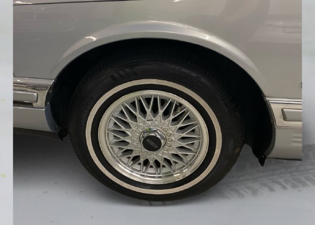 Used 1994 Lincoln Town Car Signature RWD image 19