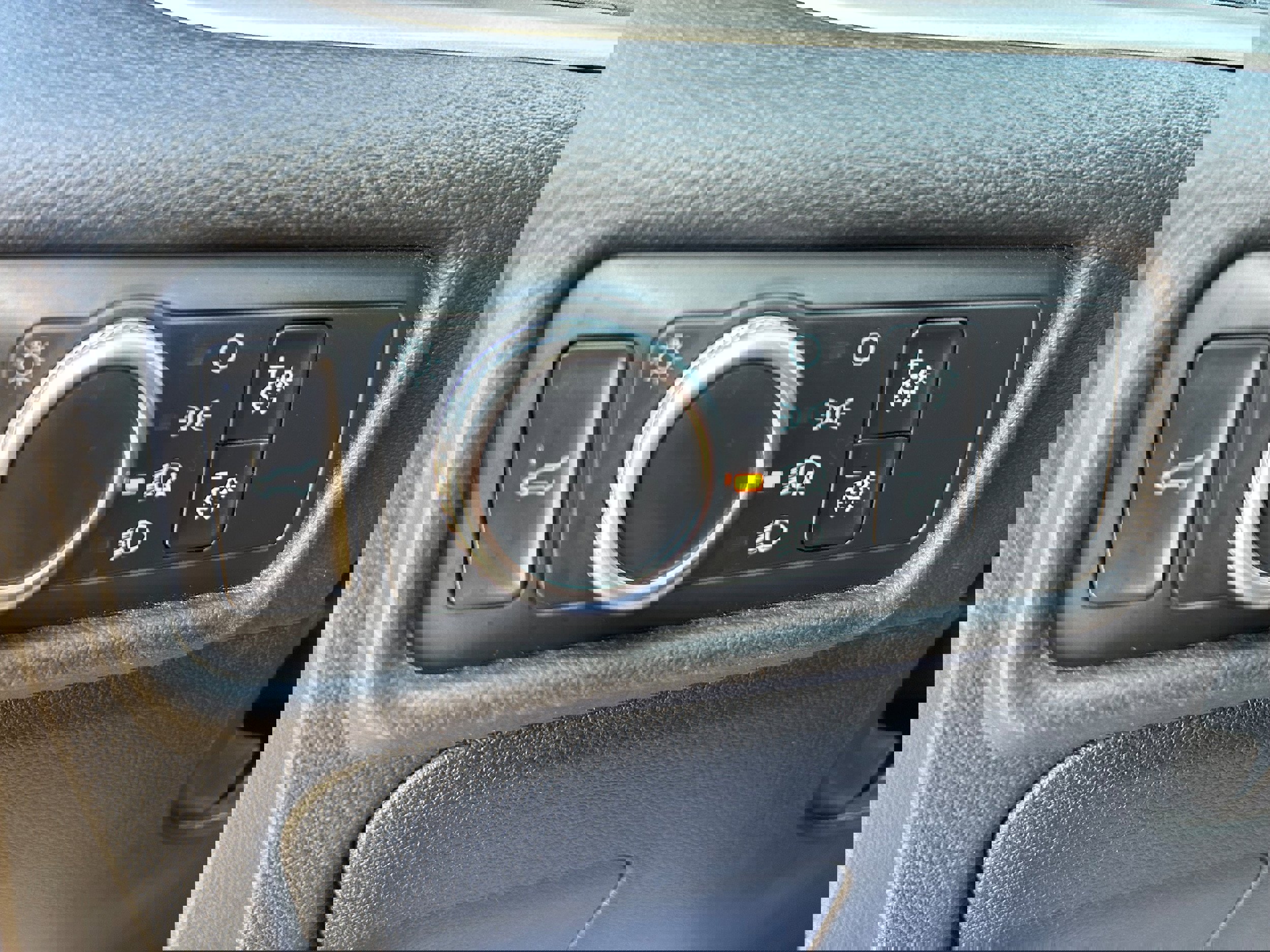 Used 2020 Ford Explorer XLT image 13